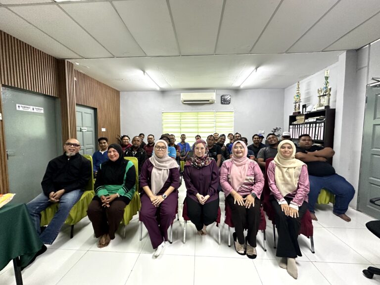 Gambar berkumpulan peserta latihan HCP dan pengendalian bahan kimia THP Kota Bahagia